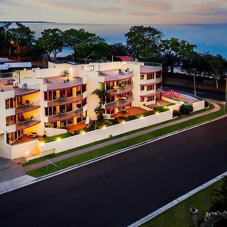 Alexander Beachfront Apartments Hervey Bay Buitenkant foto