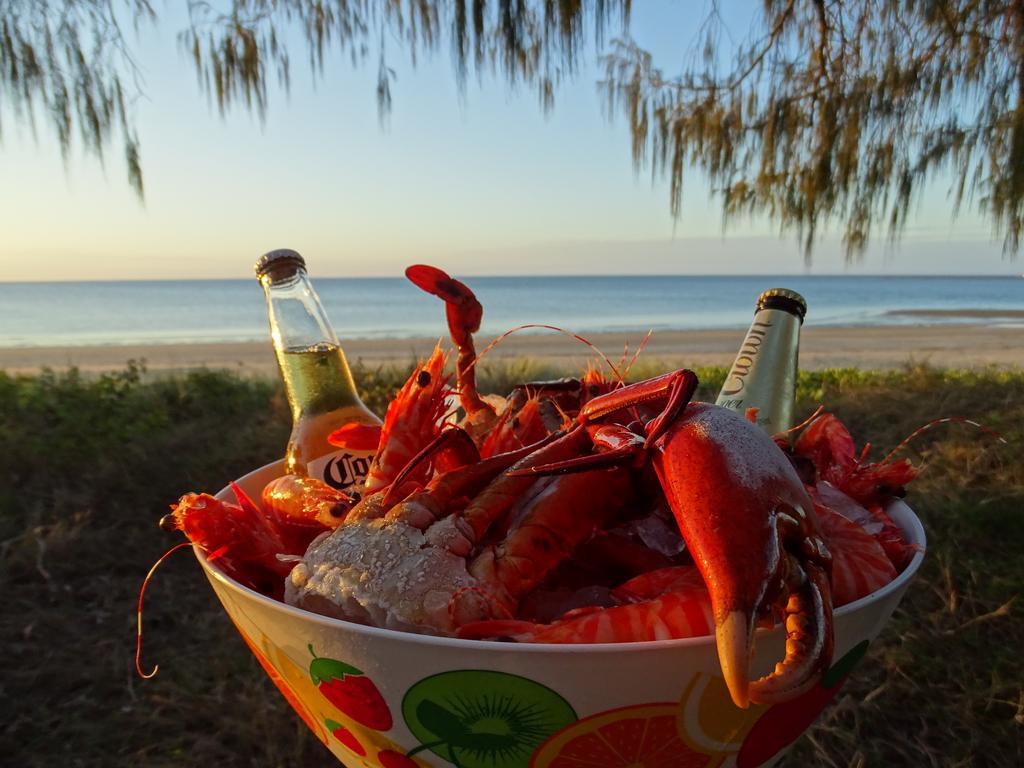 Alexander Beachfront Apartments Hervey Bay Buitenkant foto