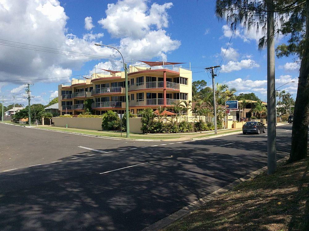 Alexander Beachfront Apartments Hervey Bay Buitenkant foto