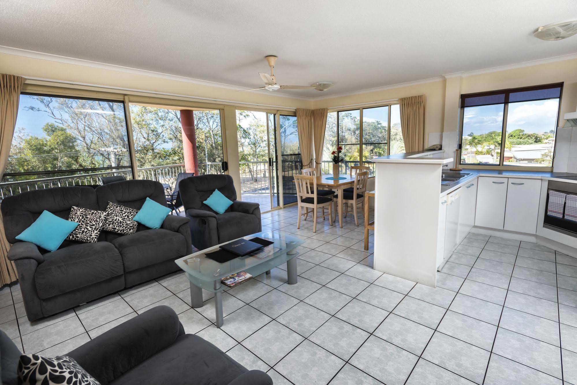 Alexander Beachfront Apartments Hervey Bay Buitenkant foto