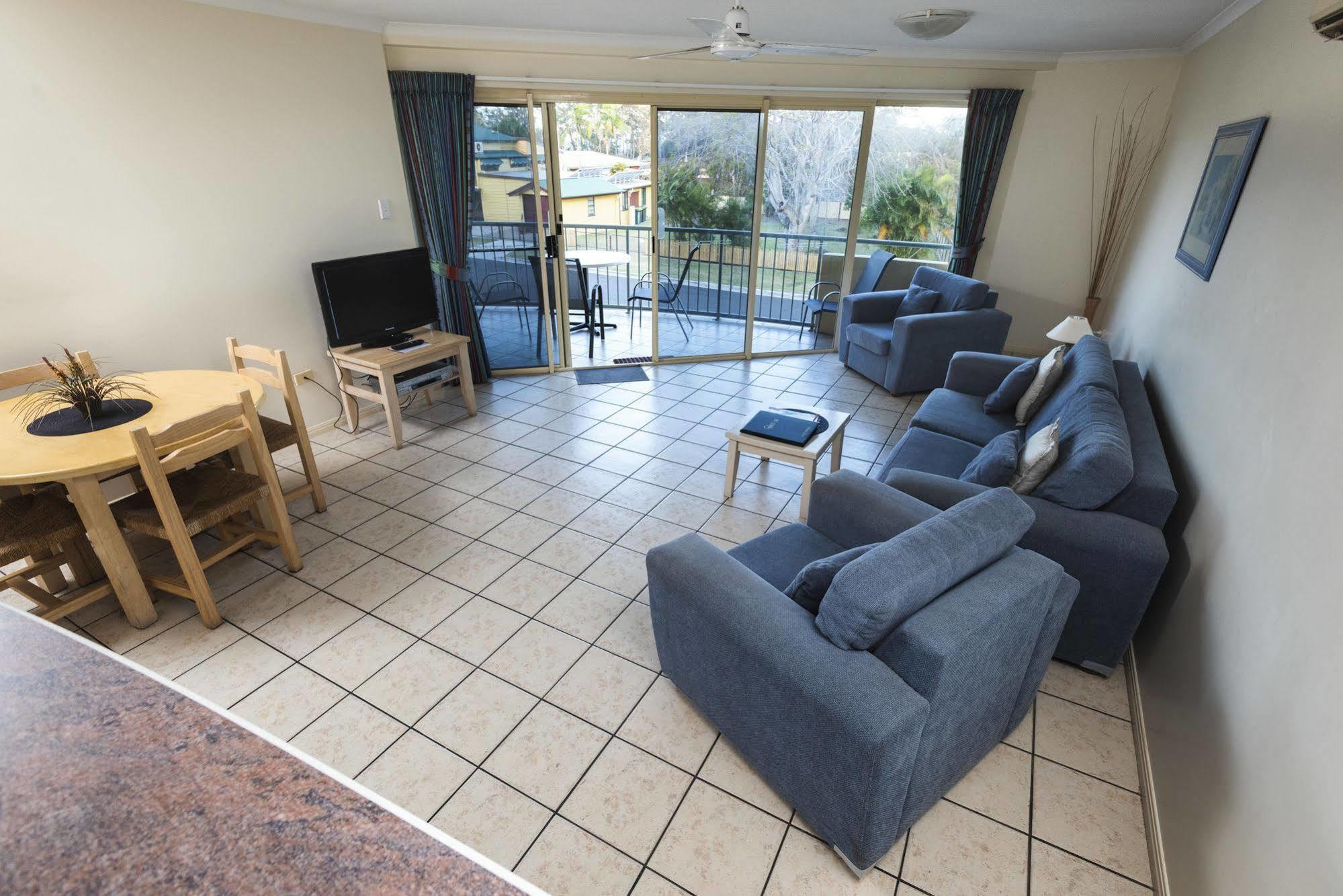 Alexander Beachfront Apartments Hervey Bay Buitenkant foto
