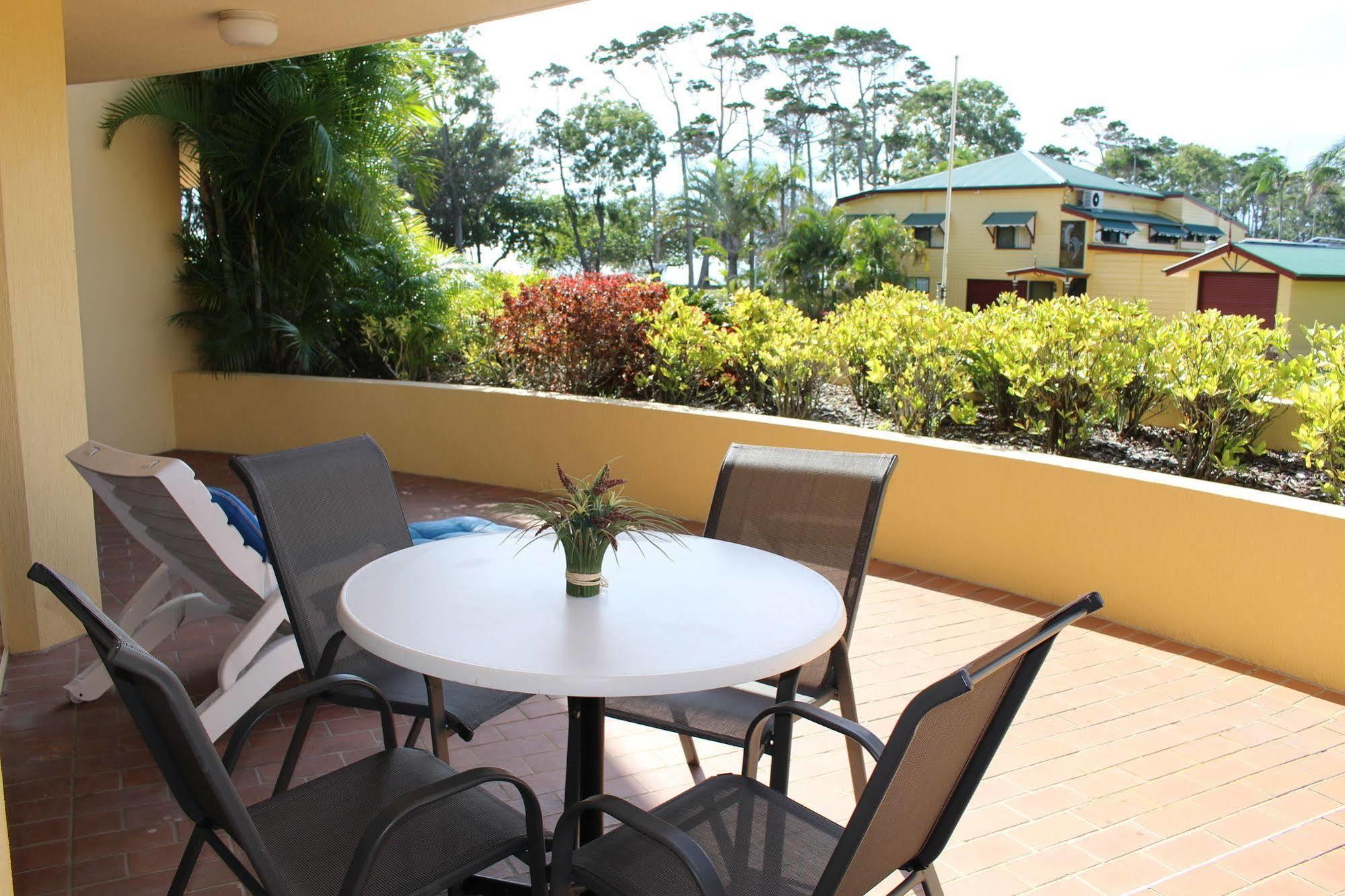 Alexander Beachfront Apartments Hervey Bay Buitenkant foto