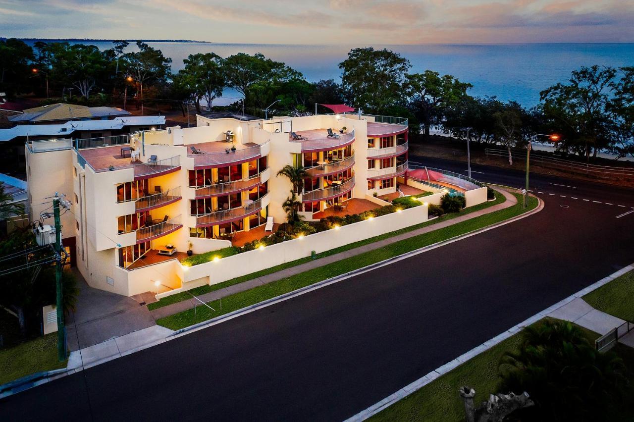 Alexander Beachfront Apartments Hervey Bay Buitenkant foto