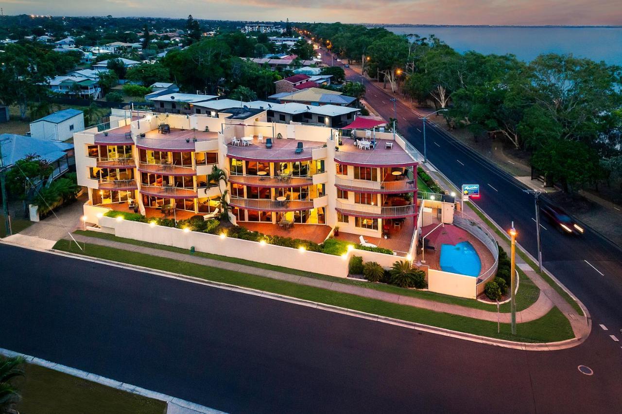 Alexander Beachfront Apartments Hervey Bay Buitenkant foto