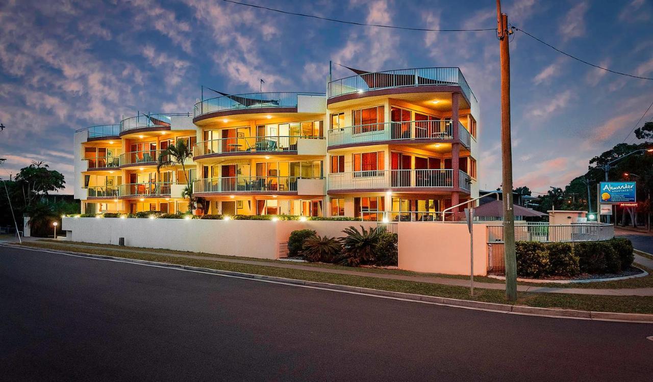 Alexander Beachfront Apartments Hervey Bay Buitenkant foto