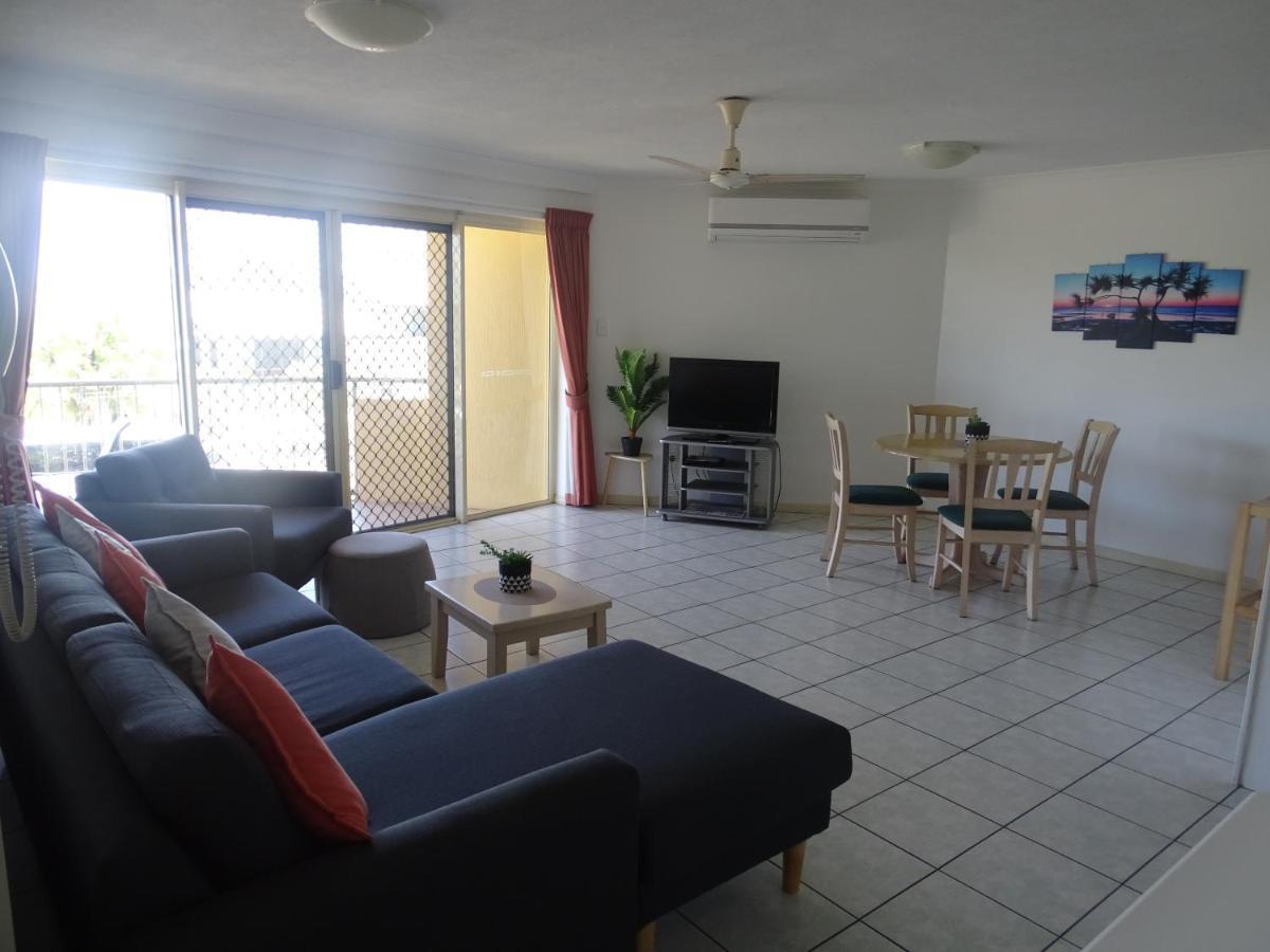 Alexander Beachfront Apartments Hervey Bay Buitenkant foto