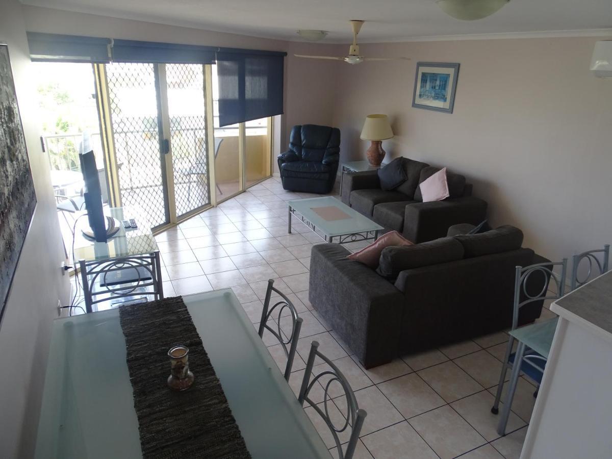 Alexander Beachfront Apartments Hervey Bay Buitenkant foto