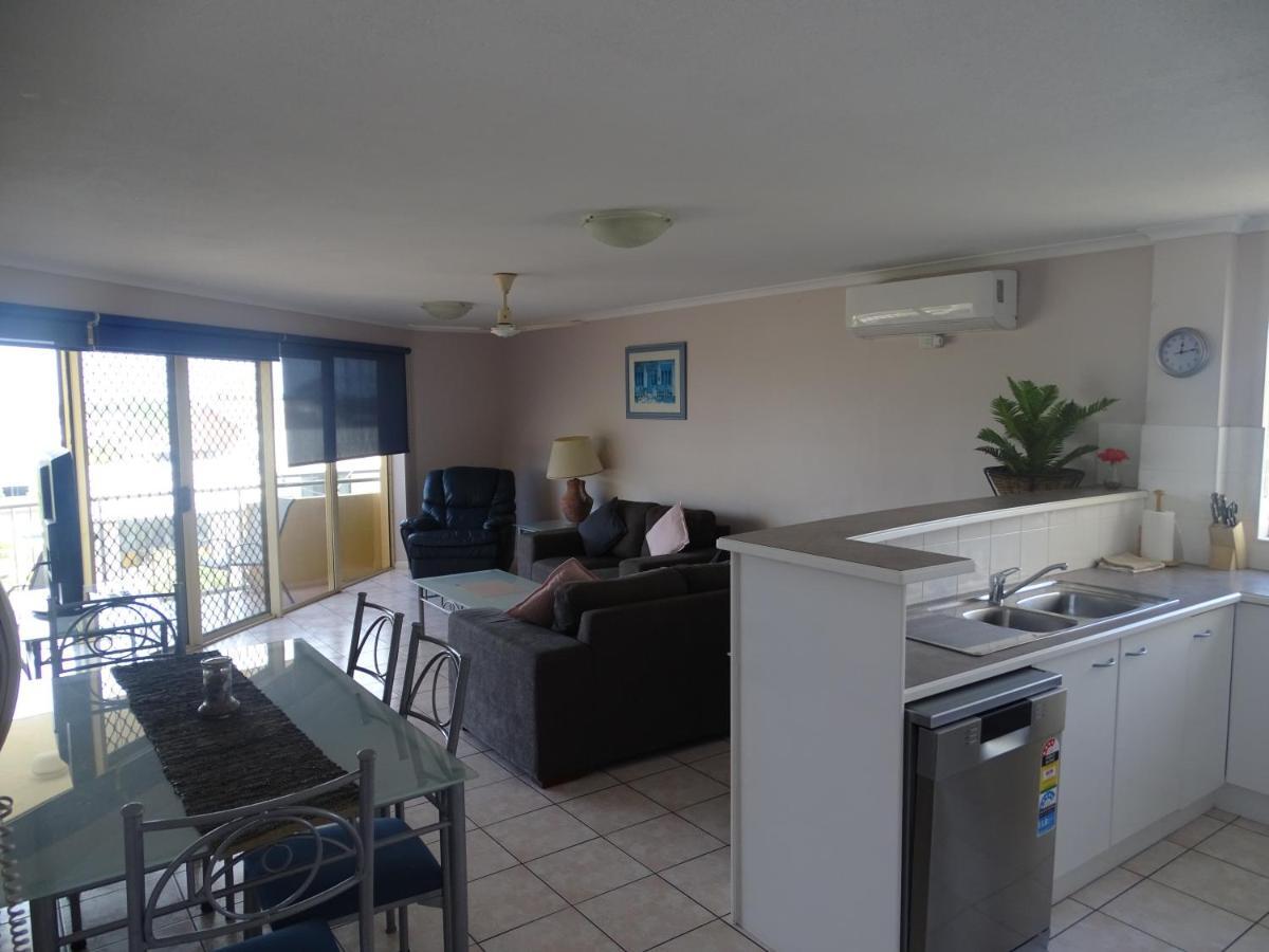 Alexander Beachfront Apartments Hervey Bay Buitenkant foto
